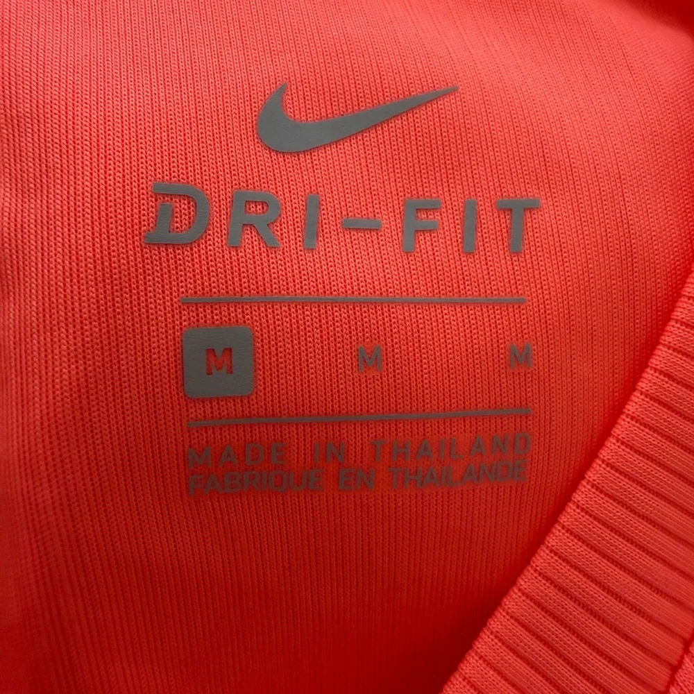 NWOT Nike Women's Dri-Fit Cropped Twist Training Tank Top - Picture 5 of 6